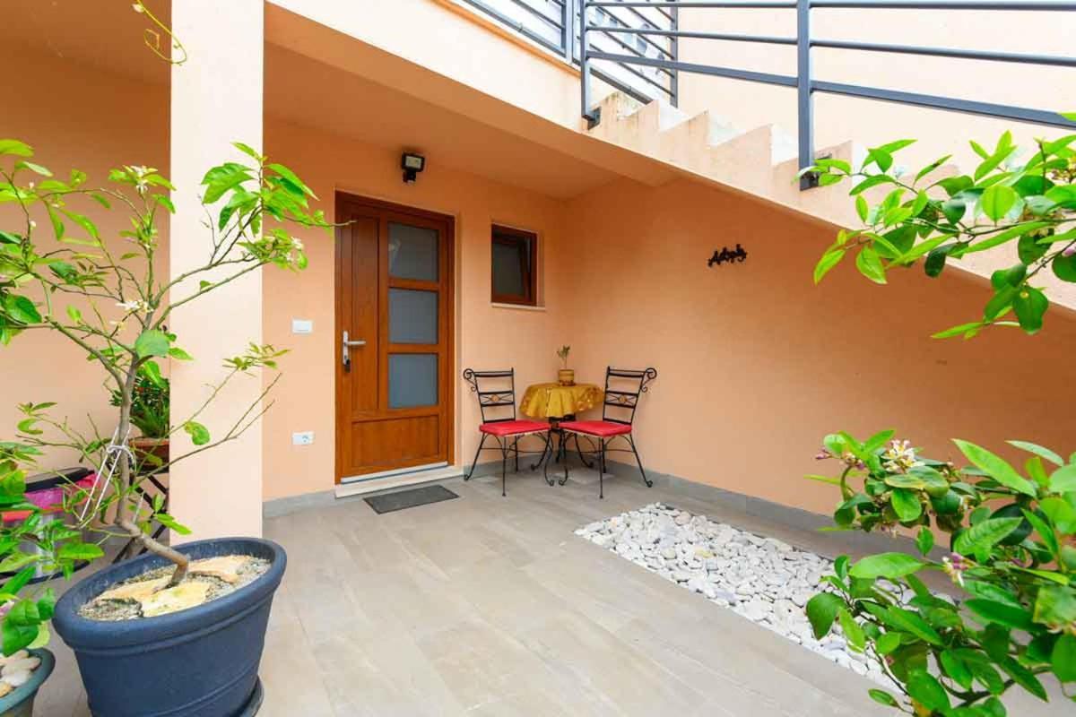 Apartments Ina & Ika 로비니 외부 사진